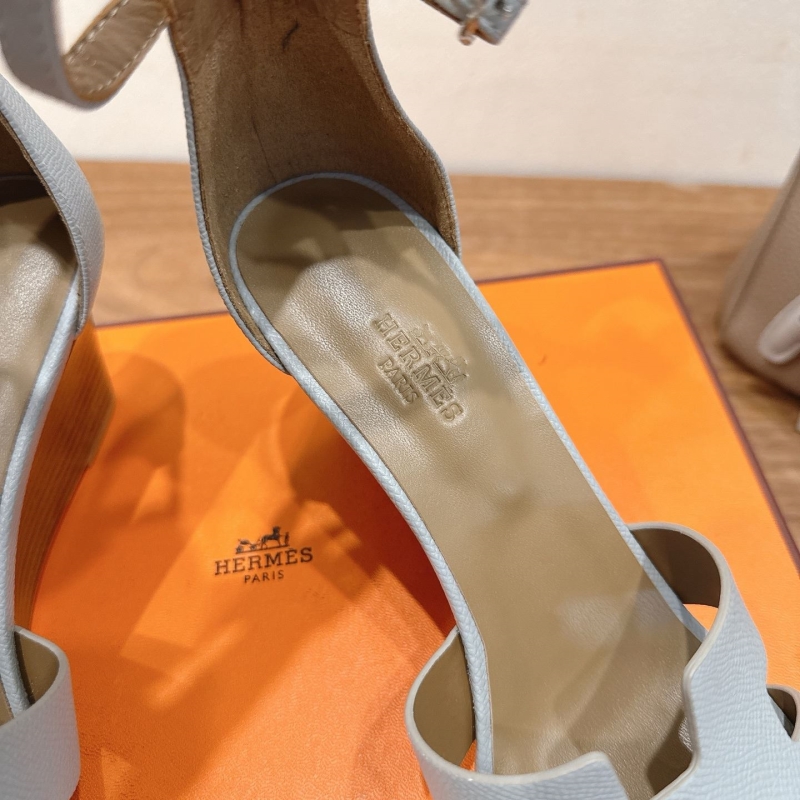 H**me5 sandals
